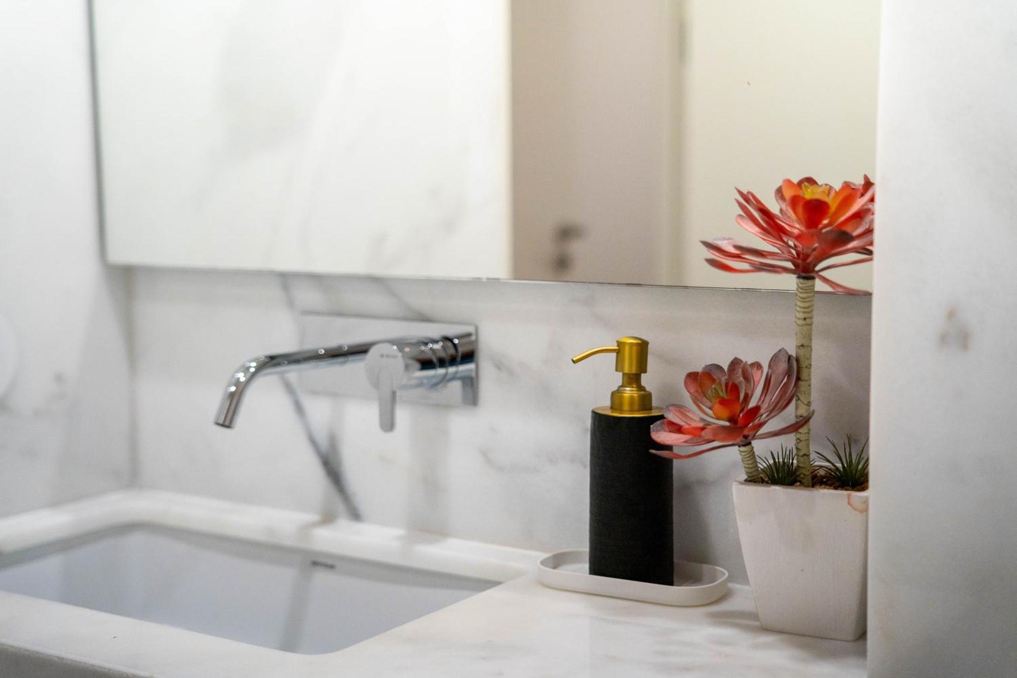 Primrose 1Br Delight W Parking By Lovelystay Porto Luaran gambar